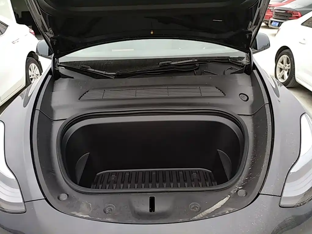 Tesla Model Y — фото 16