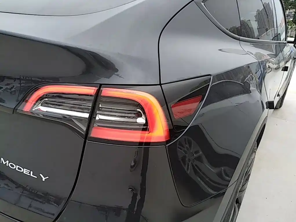 Tesla Model Y — фото 24