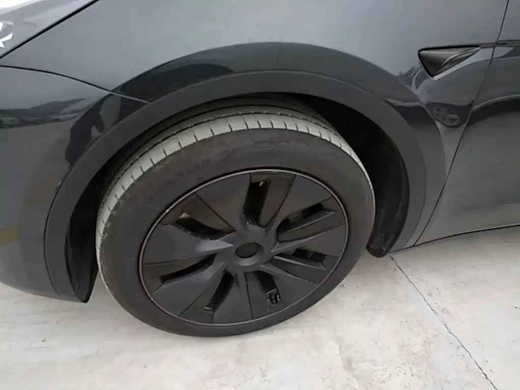 Tesla Model Y — фото 25