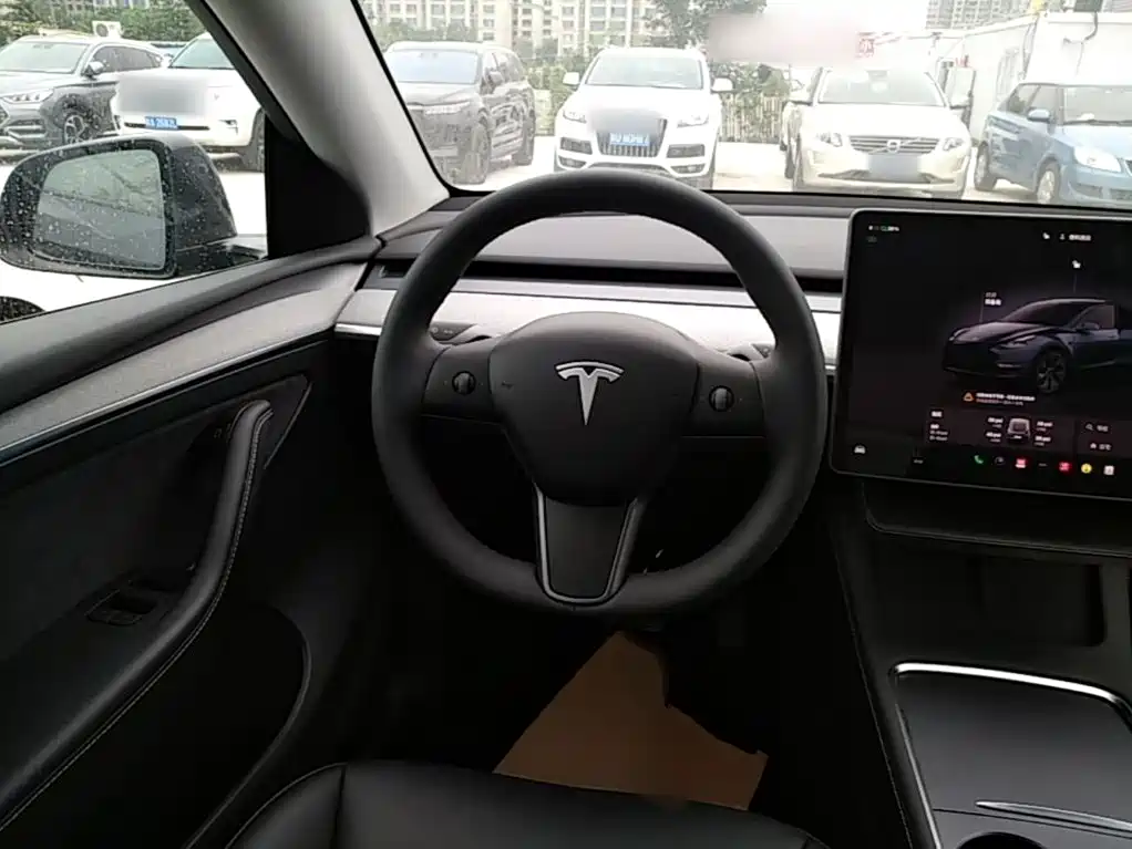 Tesla Model Y — фото 7