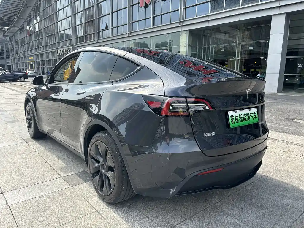 Tesla Model Y — фото 4