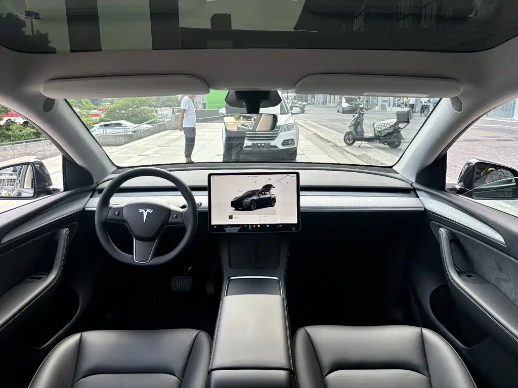 Tesla Model Y — фото 7