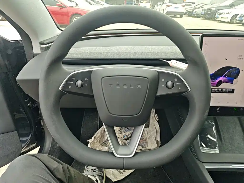 Tesla Model 3 — фото 11