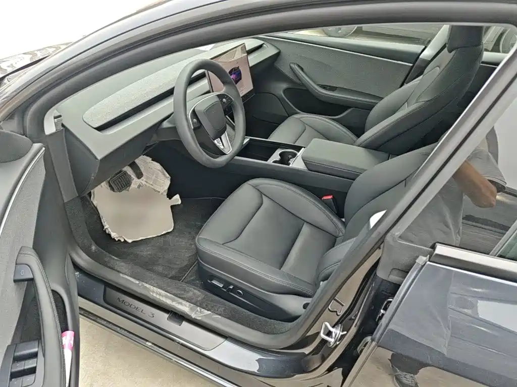 Tesla Model 3 — фото 15