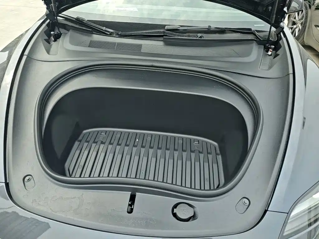 Tesla Model 3 — фото 20