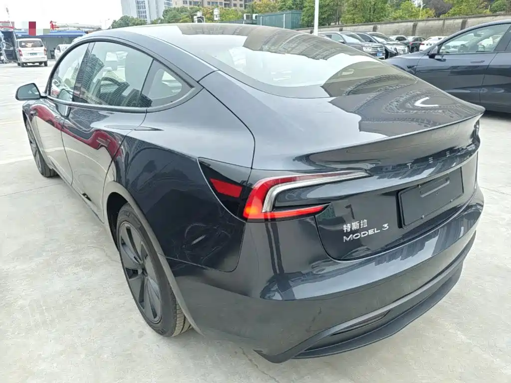 Tesla Model 3 — фото 5