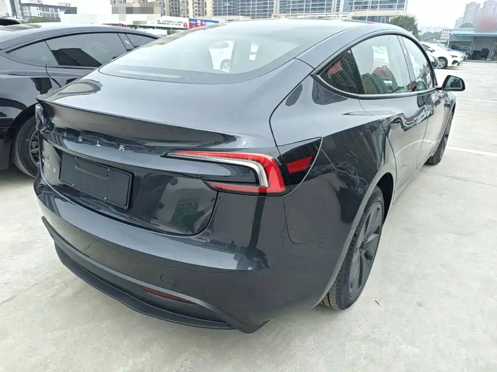 Tesla Model 3 — фото 7