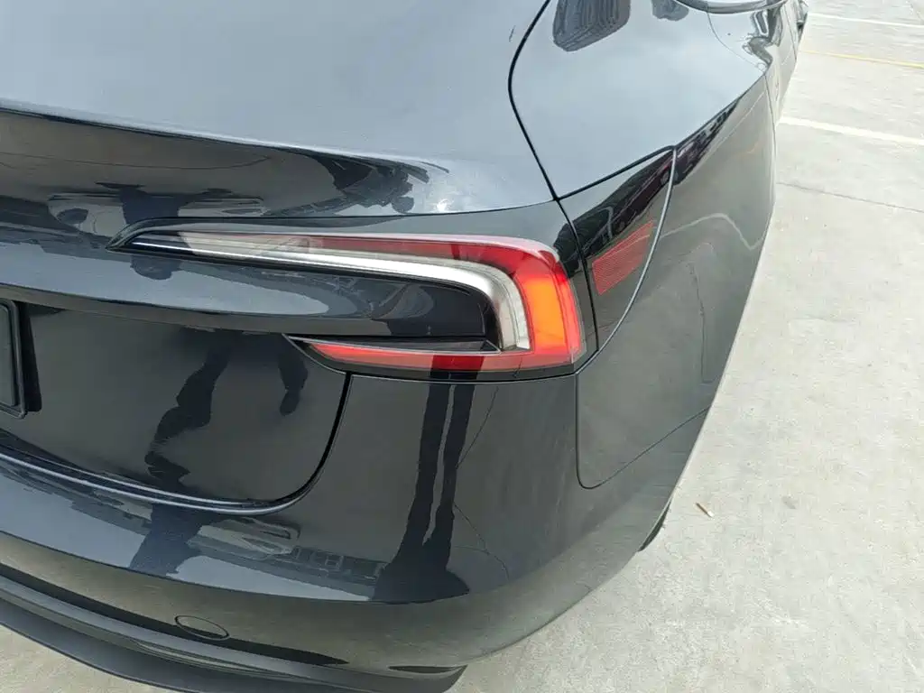 Tesla Model 3 — фото 8