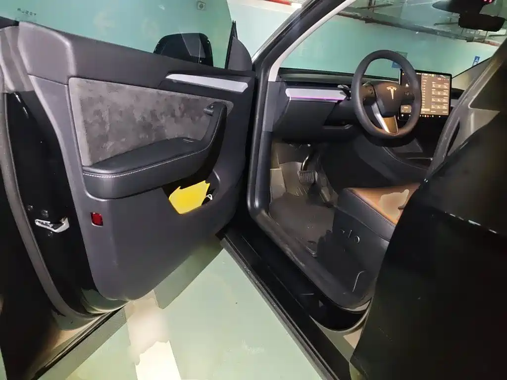 Tesla Model Y — фото 17