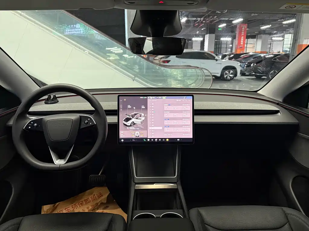 Tesla Model Y — фото 11