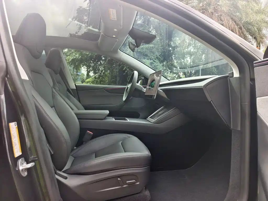 Tesla Model Y — фото 11