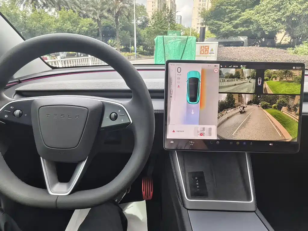 Tesla Model Y — фото 13