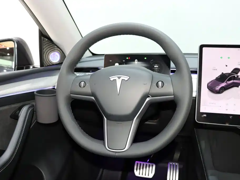 Tesla Model Y — фото 13