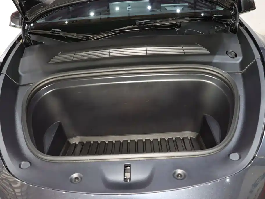 Tesla Model Y — фото 18