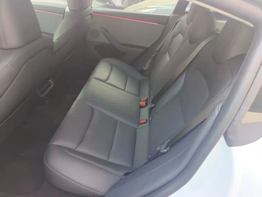 Tesla Model 3 — фото 17