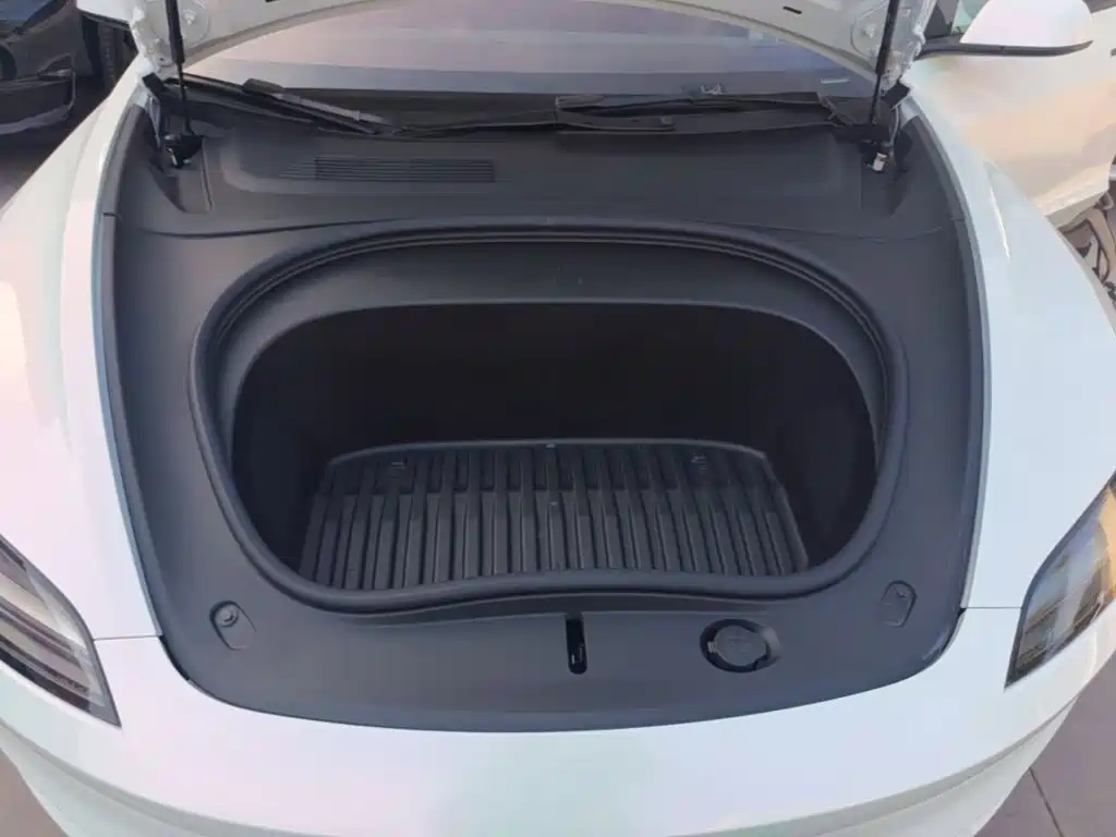 Tesla Model 3 — фото 20