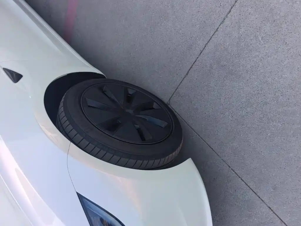 Tesla Model 3 — фото 23