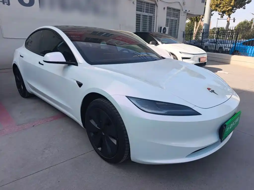 Tesla Model 3 — фото 4