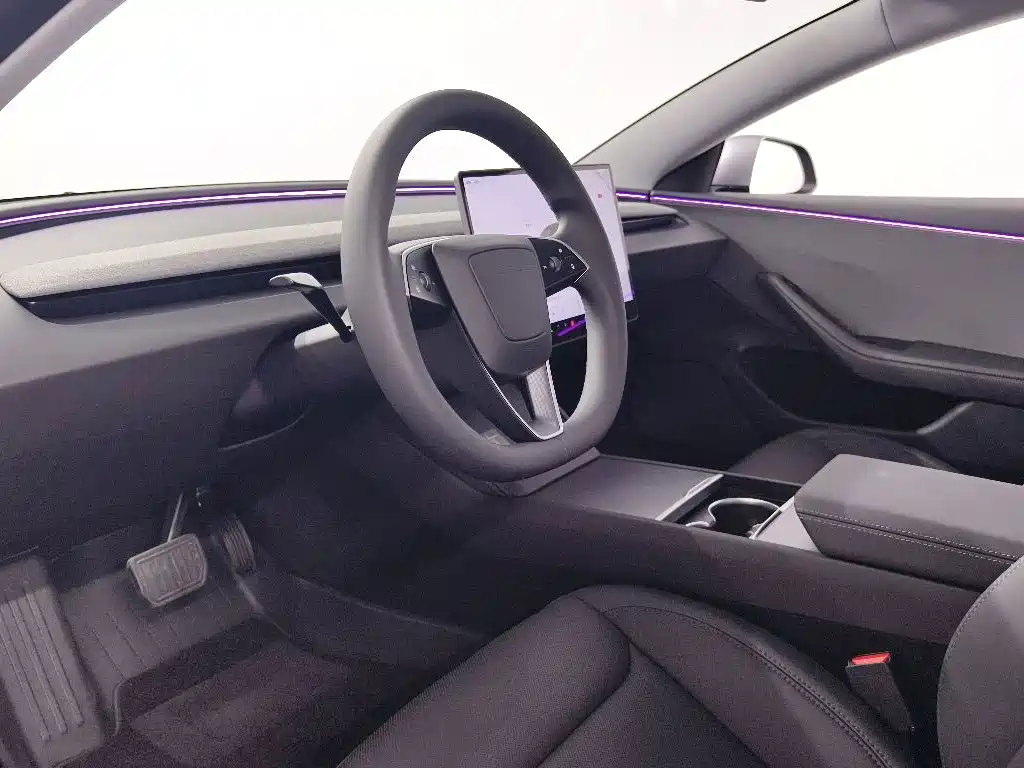 Tesla Model 3 — фото 13