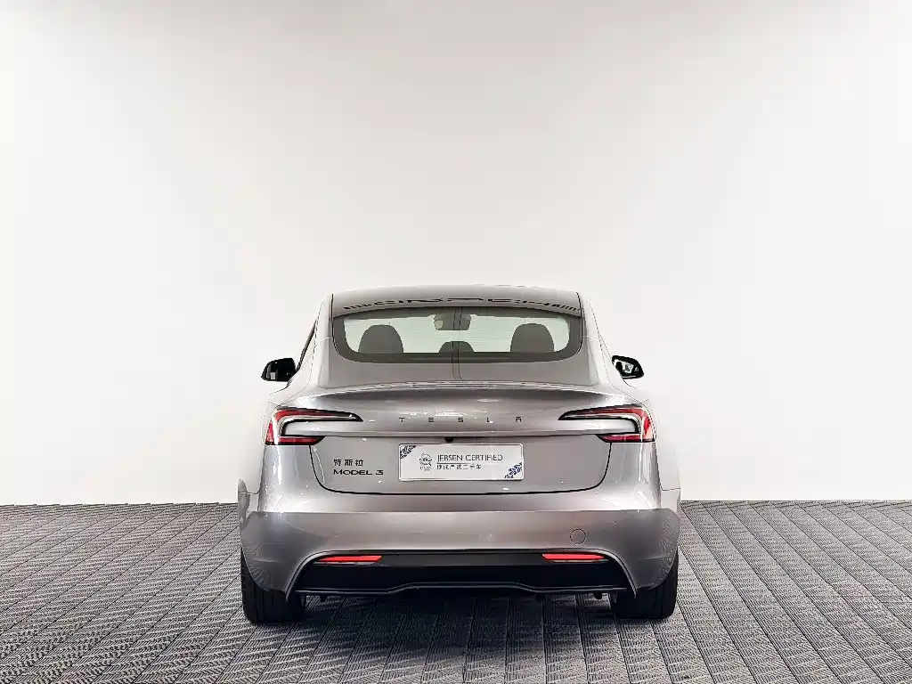 Tesla Model 3 — фото 6