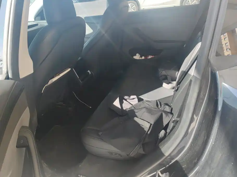 Tesla Model Y — фото 11
