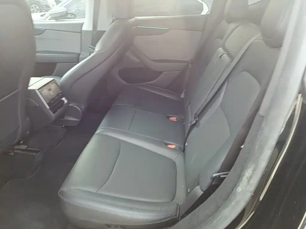 Tesla Model Y — фото 17