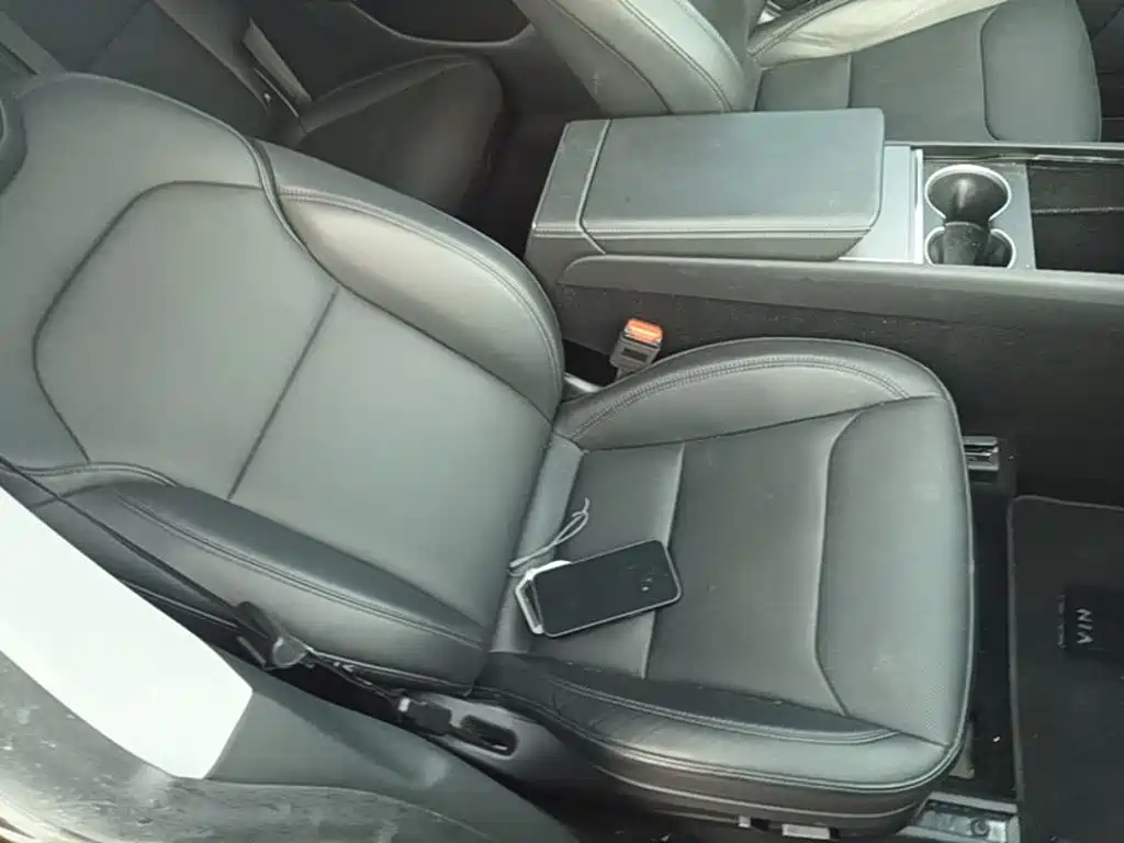 Tesla Model Y — фото 25