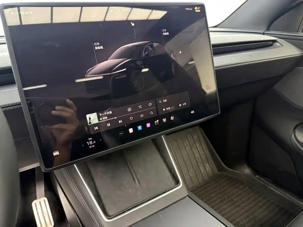 Tesla Model Y — фото 15