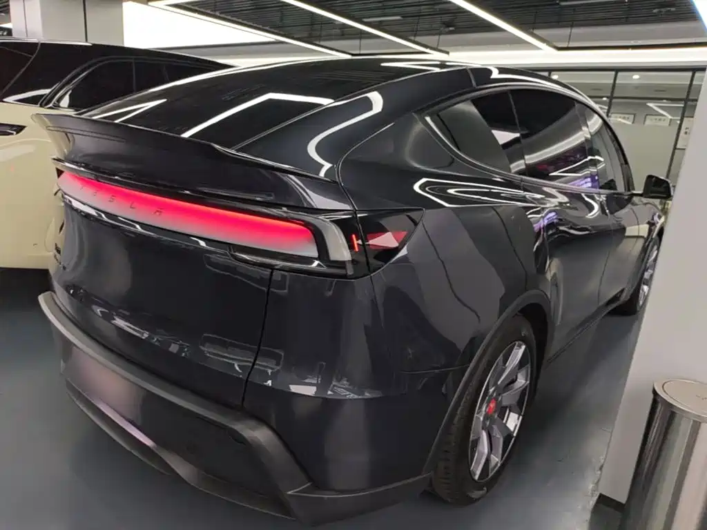 Tesla Model Y L — фото 7