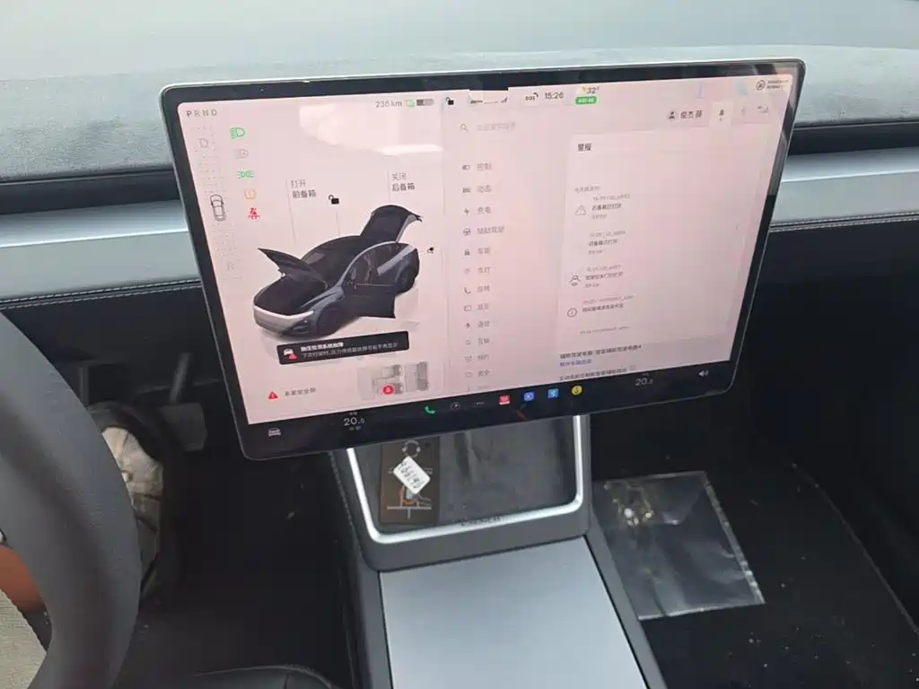 Tesla Model Y — фото 13