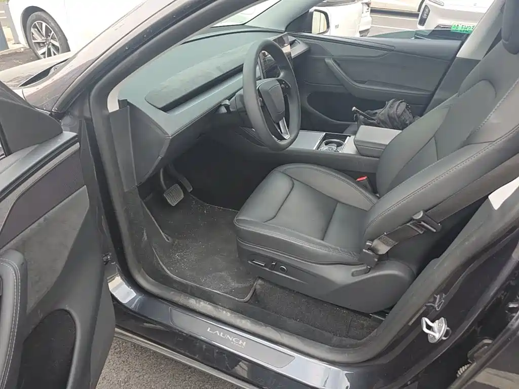 Tesla Model Y — фото 15