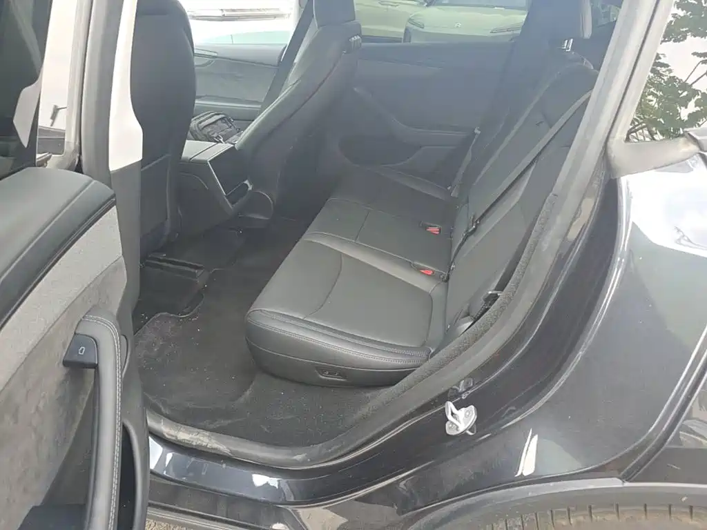 Tesla Model Y — фото 17