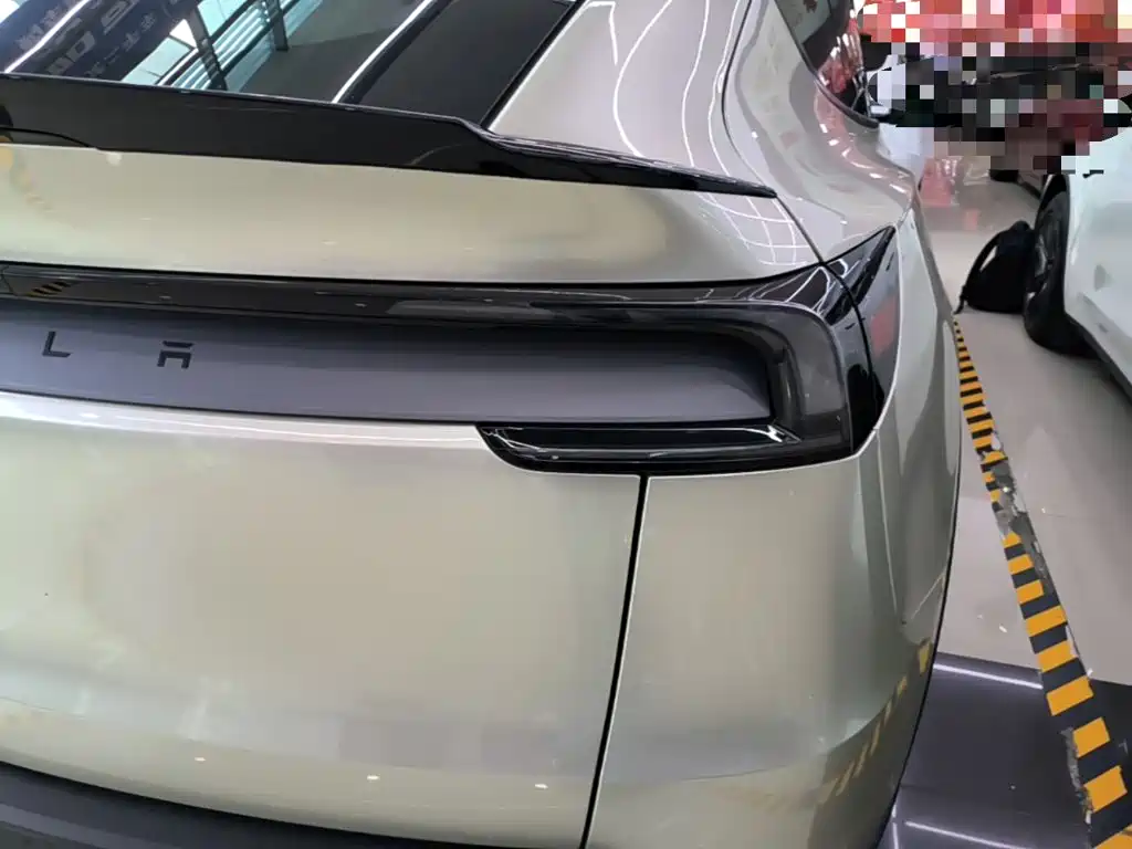 Tesla Model Y L — фото 8