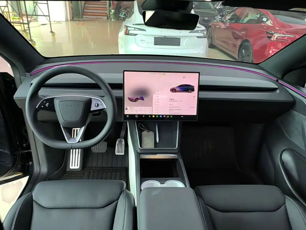 Tesla Model Y L — фото 10