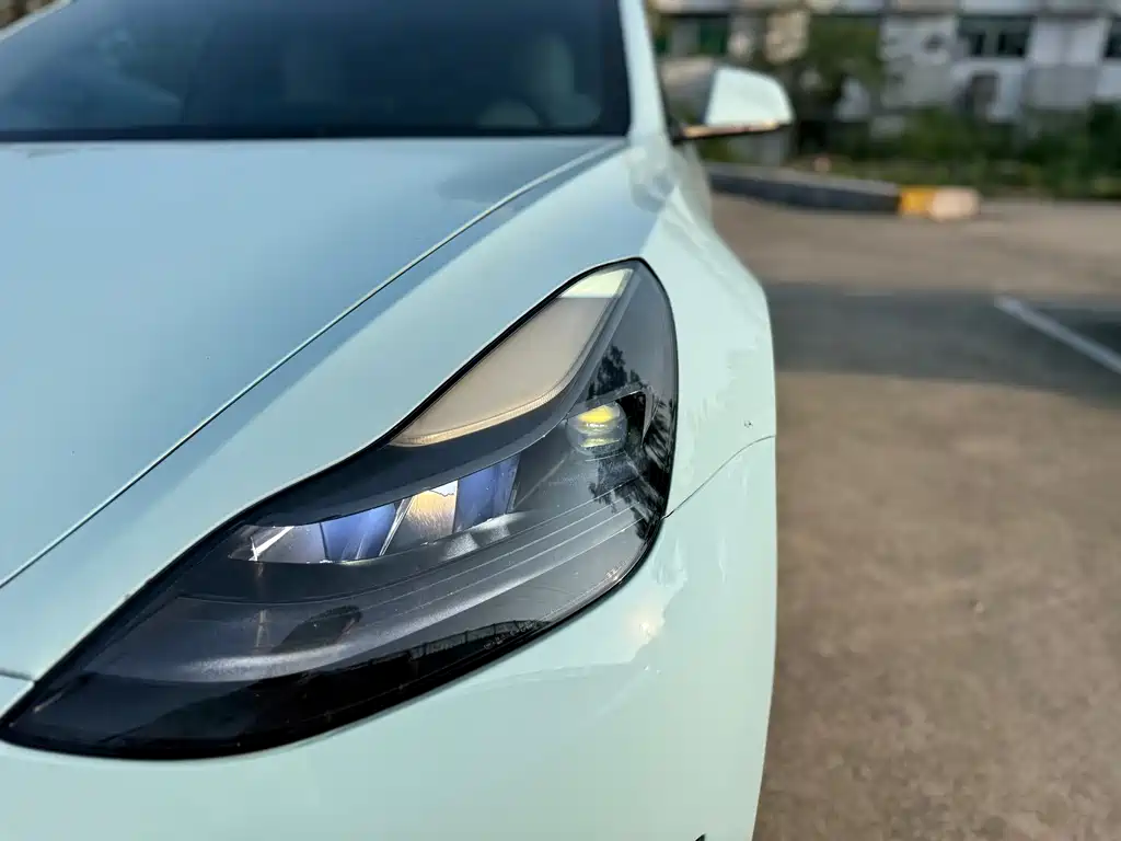 Tesla Model 3 — фото 18