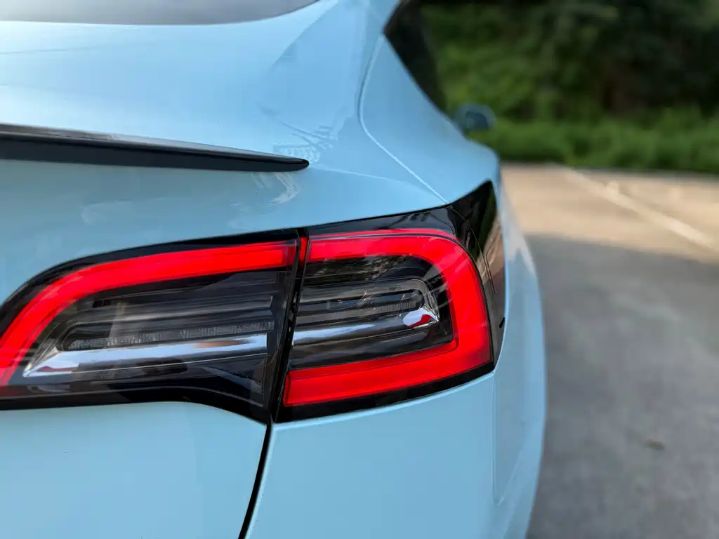 Tesla Model 3 — фото 19