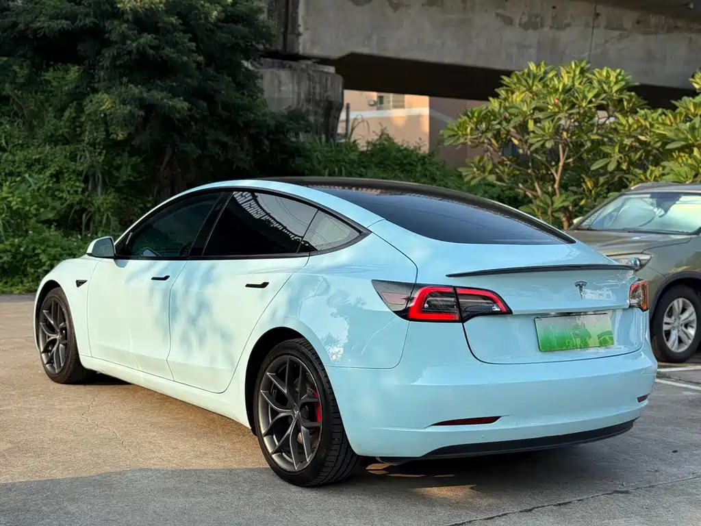 Tesla Model 3 — фото 4
