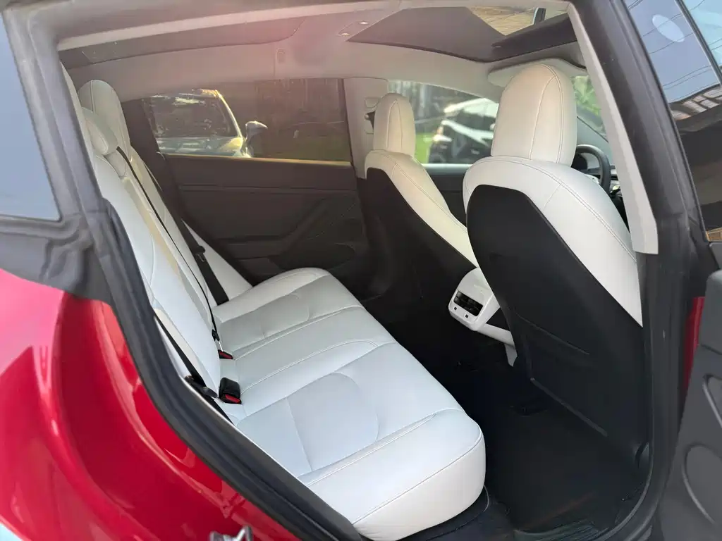 Tesla Model 3 — фото 10