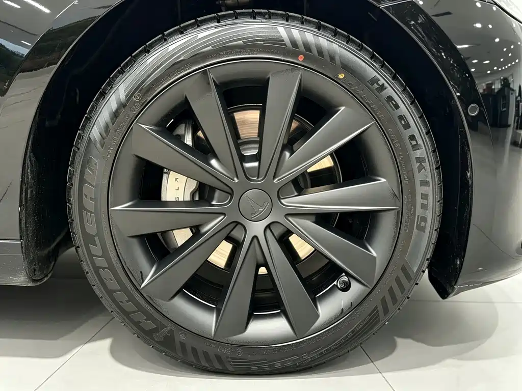 Tesla Model 3 — фото 6