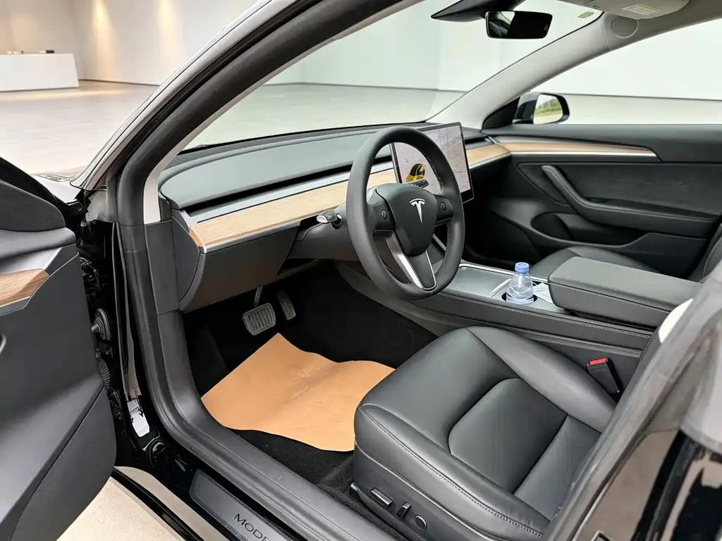 Tesla Model 3 — фото 7