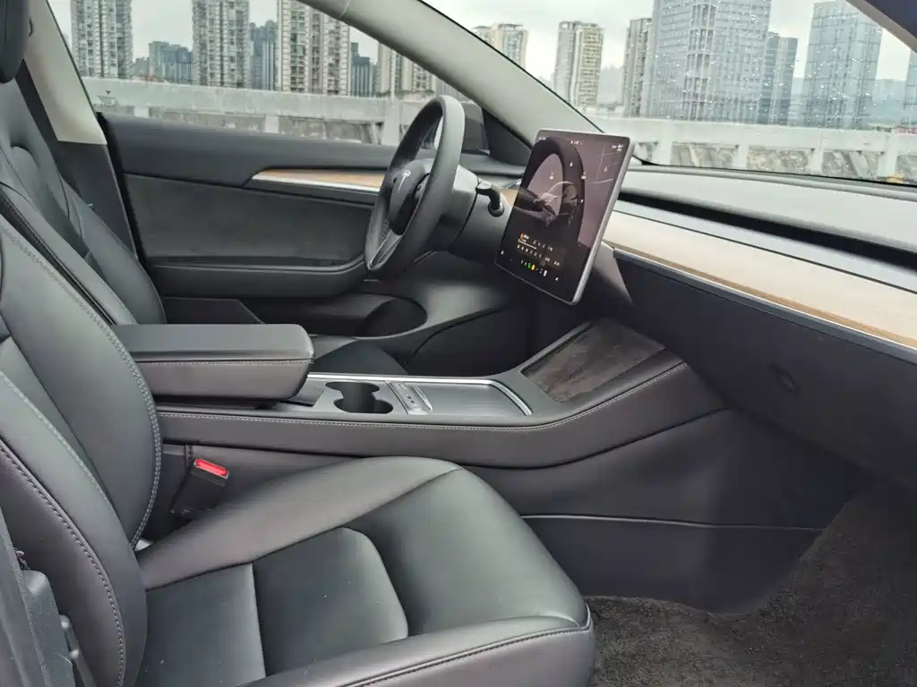 Tesla Model 3 — фото 13