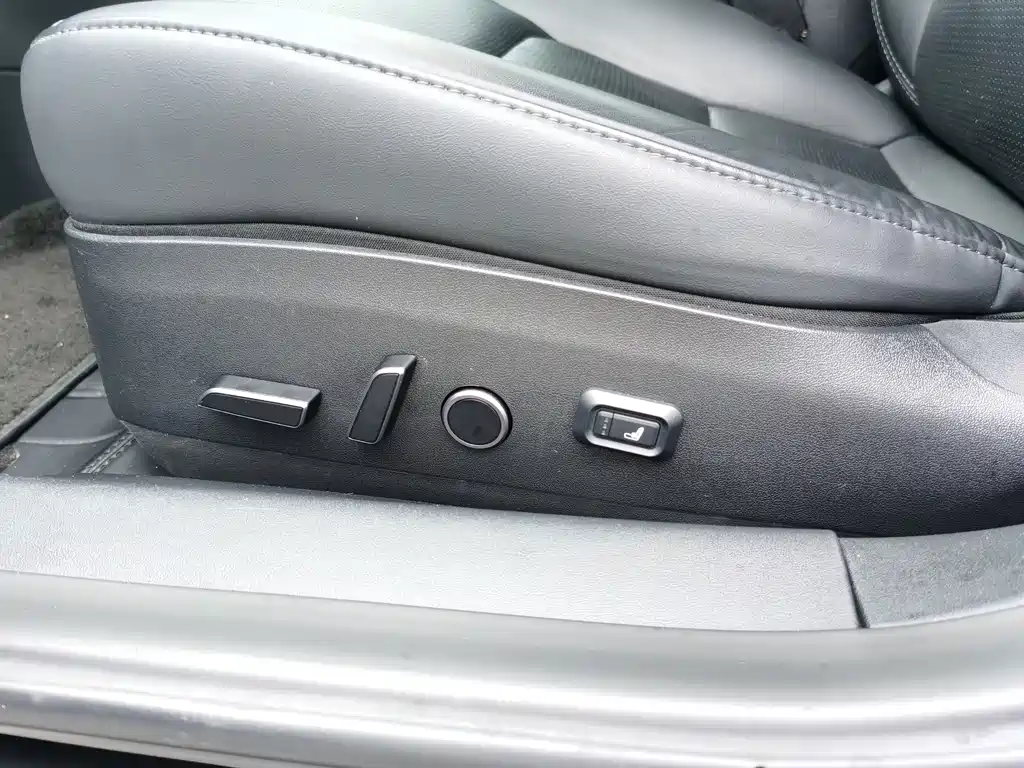 Tesla Model 3 — фото 6