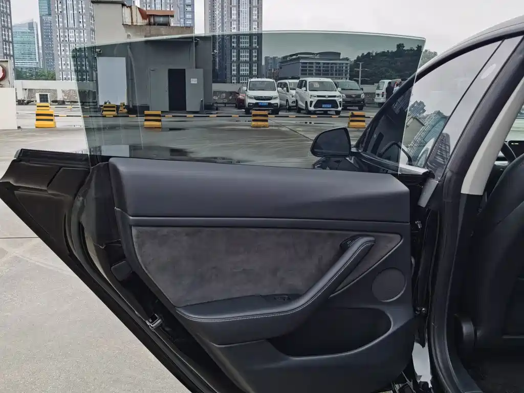 Tesla Model 3 — фото 10