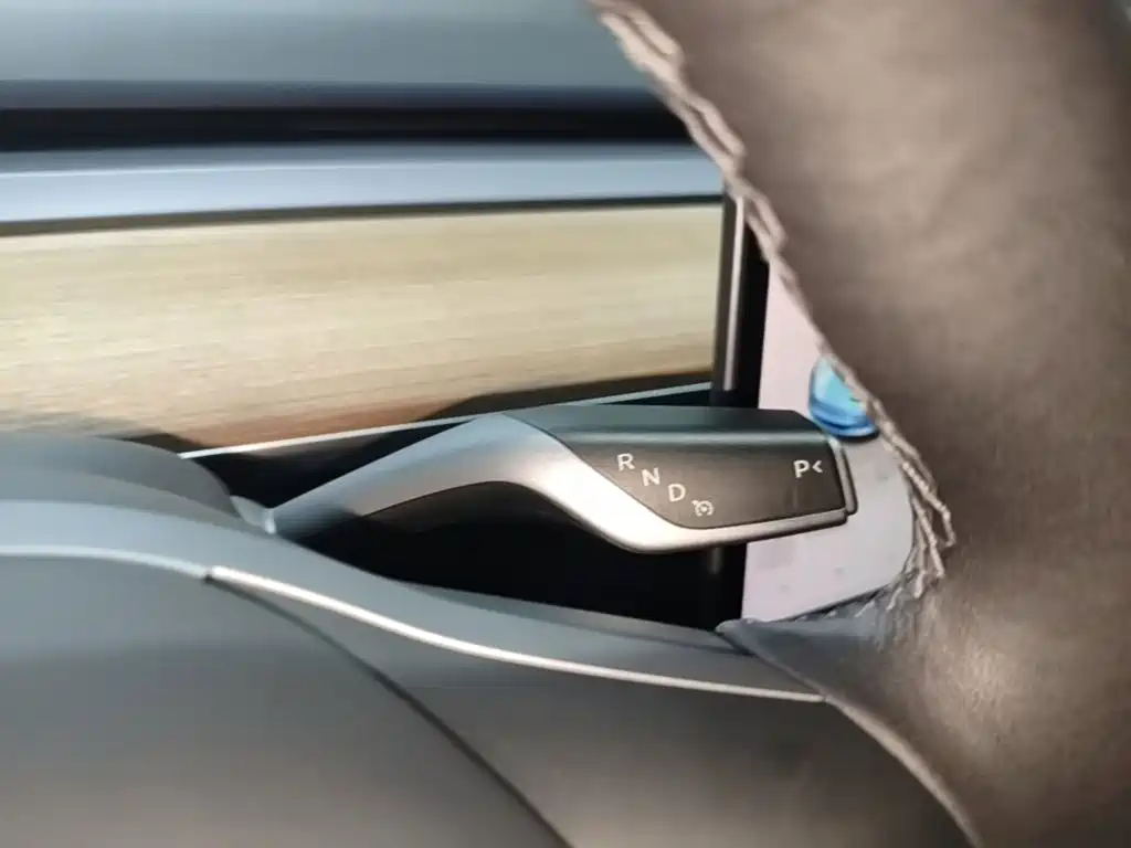 Tesla Model 3 — фото 14
