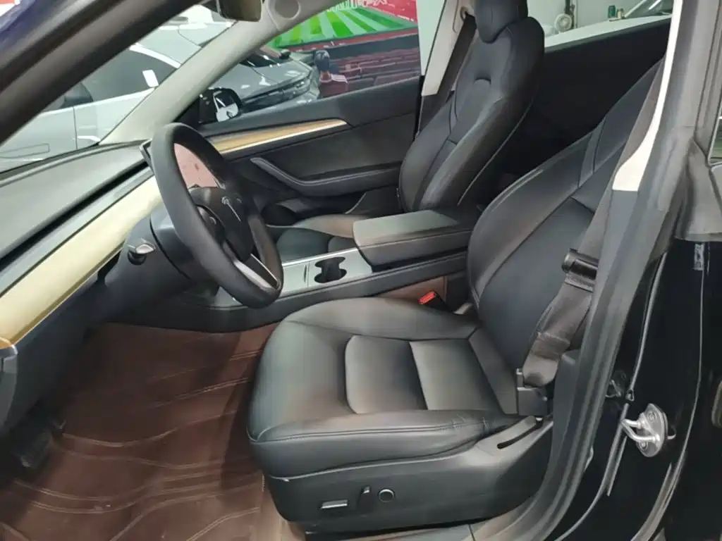 Tesla Model 3 — фото 15