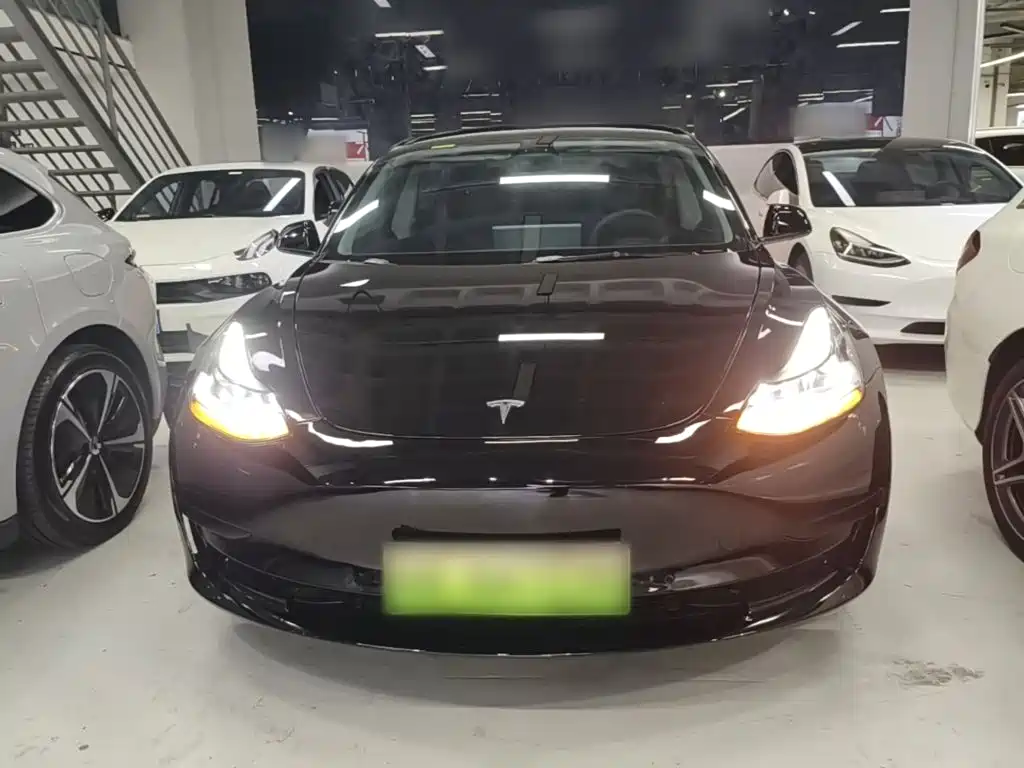 Tesla Model 3 — фото 3