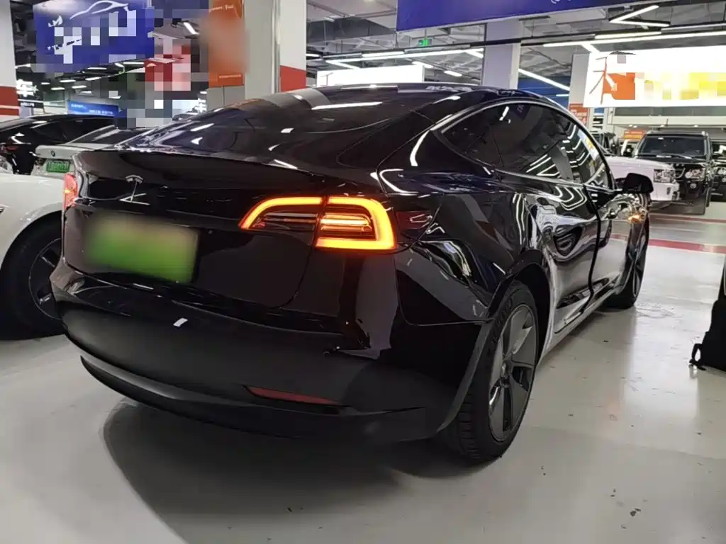 Tesla Model 3 — фото 7