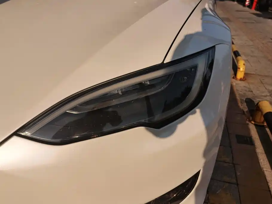 Tesla Model S — фото 5
