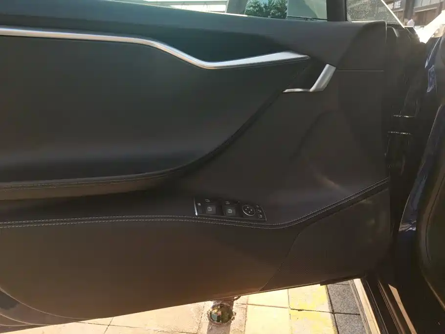 Tesla Model S — фото 7