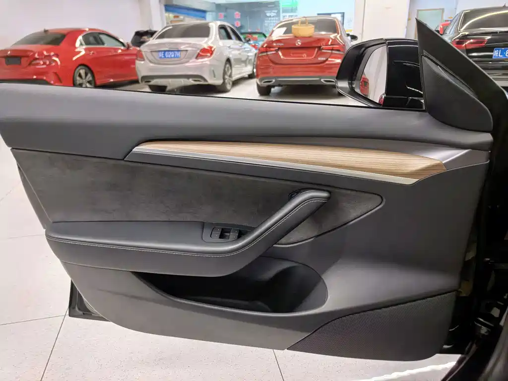 Tesla Model 3 — фото 11